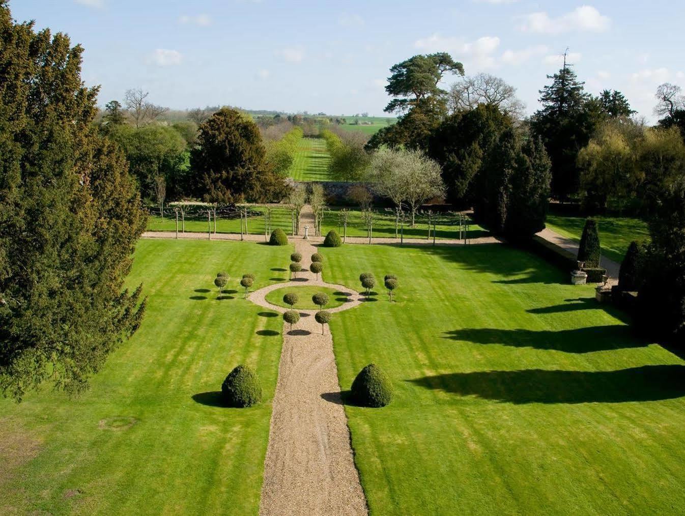 ชิคเฮลีย์ ฮอลล์ Hotel Chicheley ภายนอก รูปภาพ