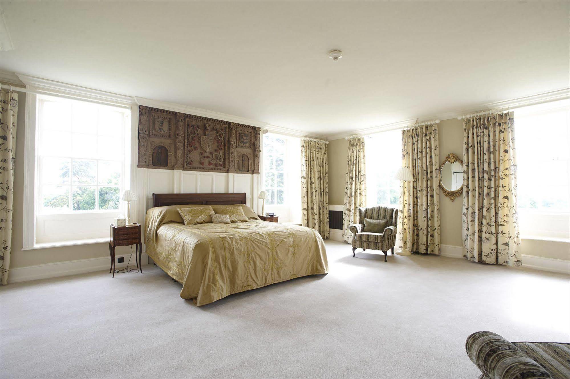 ชิคเฮลีย์ ฮอลล์ Hotel Chicheley ภายนอก รูปภาพ